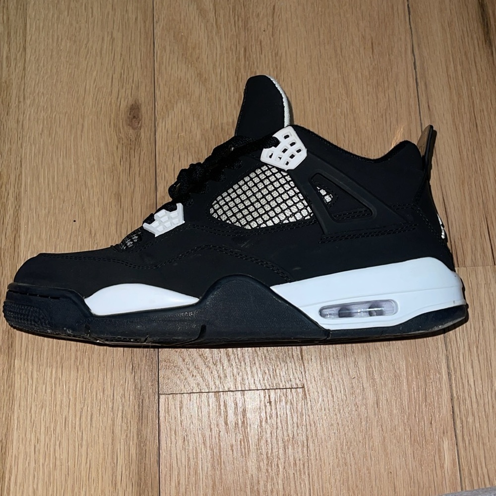 Jordan 4 “White Thunder” Like New